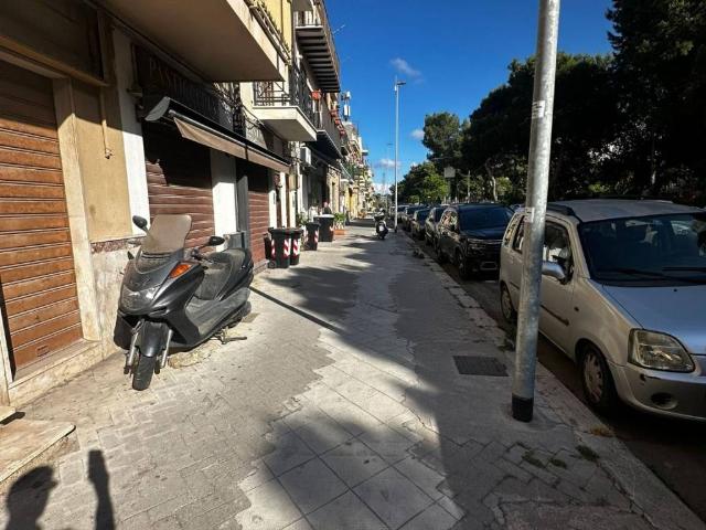 Locale Commerciale in vendita a VII Circoscrizione, Palermo