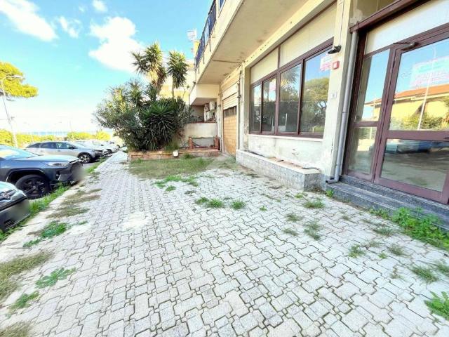 Locale Commerciale in vendita a VII Circoscrizione, Palermo