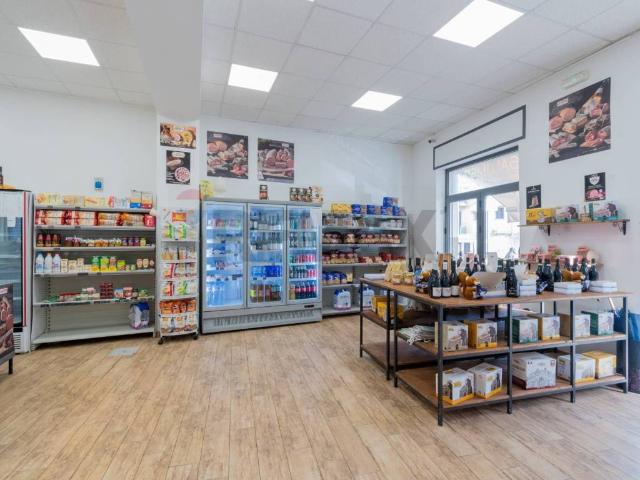 Locale Commerciale in vendita a VII Circoscrizione, Palermo