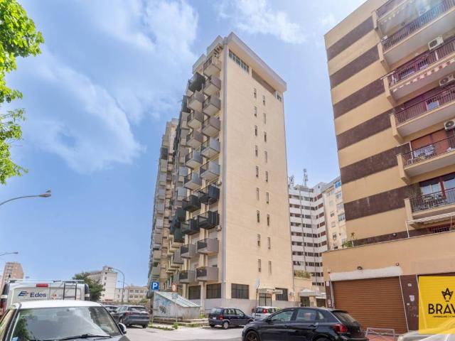 Locale Commerciale in vendita a VIII Circoscrizione, Palermo