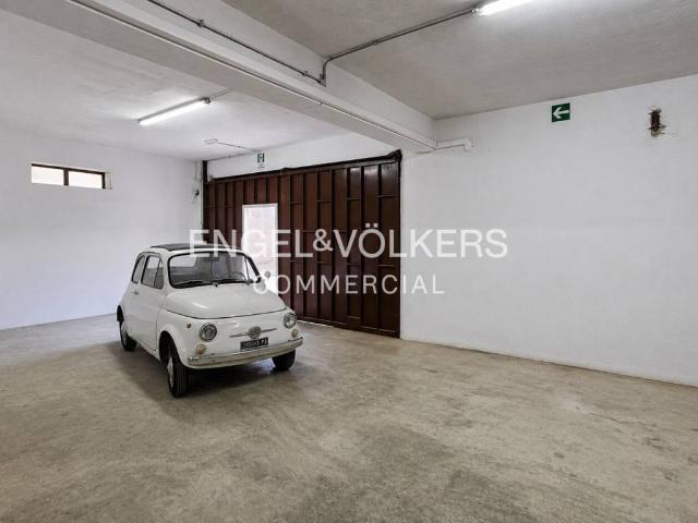 Locale Commerciale in vendita a VII Circoscrizione, Palermo