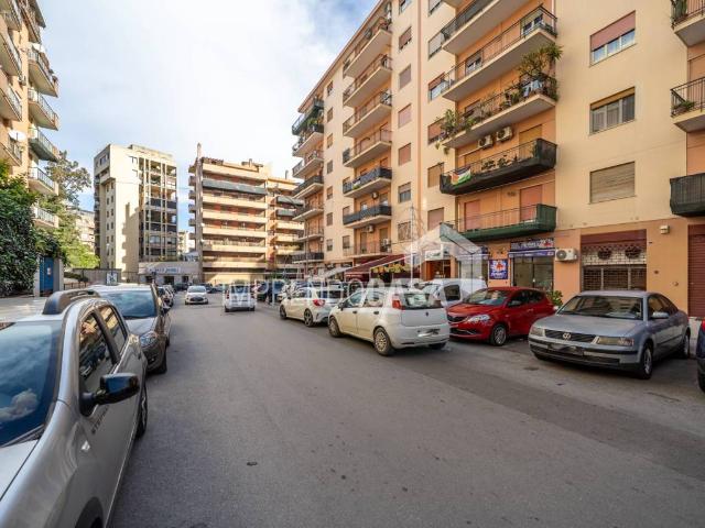 Locale Commerciale in vendita a V Circoscrizione, Palermo