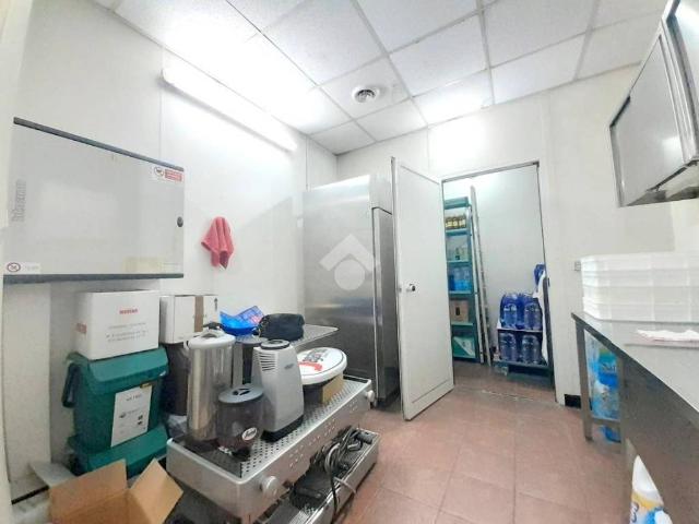 Locale Commerciale in vendita a VII Circoscrizione, Palermo