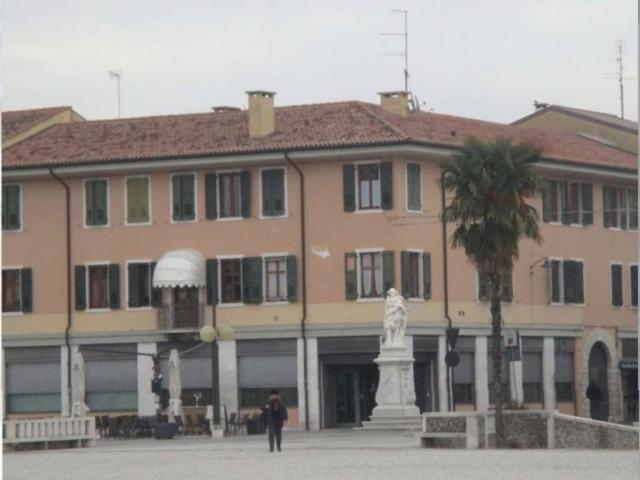 Locale Commerciale in vendita a Palmanova, Friuli-Venezia Giulia