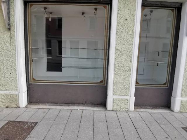 Locale Commerciale in vendita a Palmanova, Friuli-Venezia Giulia