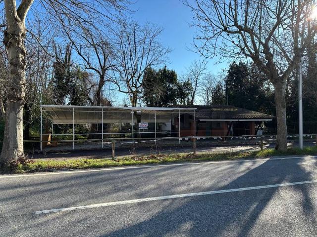 Locale Commerciale in vendita a Palmanova, Friuli-Venezia Giulia