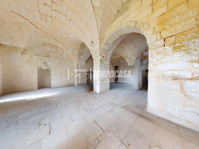 Locale Commerciale in vendita a Puglia, Lecce