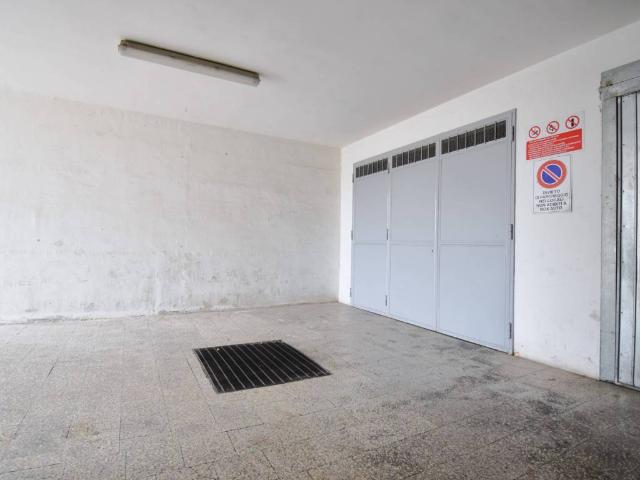 Locale Commerciale in vendita a Puglia, Bari