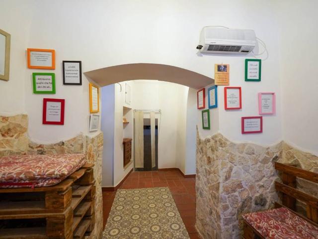 Locale Commerciale in vendita a Puglia, Bari