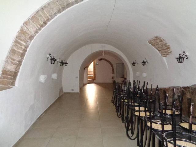 Locale Commerciale in vendita a Puglia, Bari