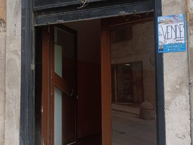 Locale Commerciale in vendita a Puglia, Bari