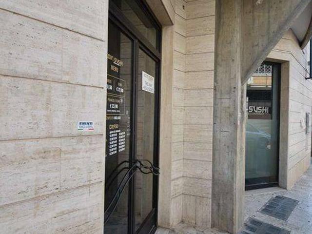 Locale Commerciale in vendita a Puglia, Bari