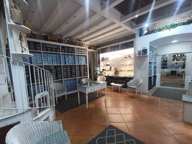 Locale Commerciale in vendita a Puglia, Bari