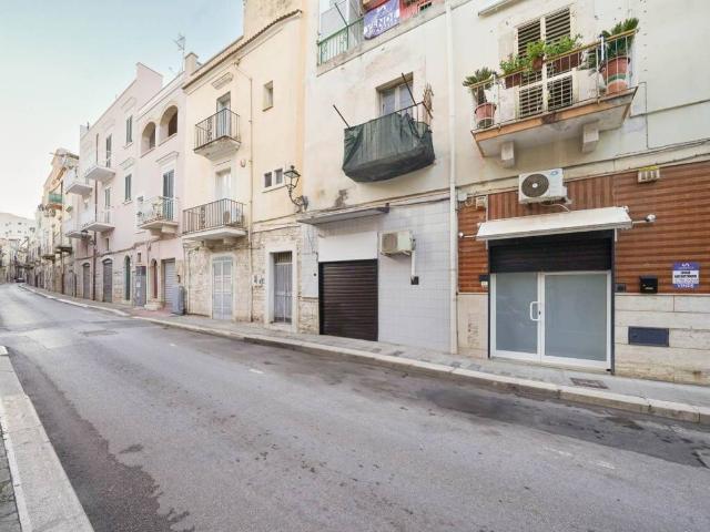 Locale Commerciale in vendita a Puglia, Bari