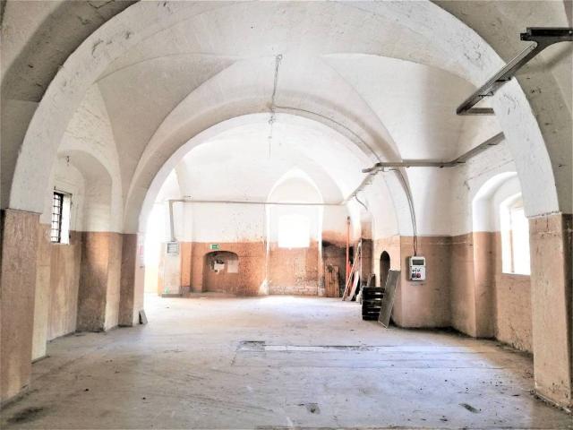 Locale Commerciale in vendita a Puglia, Bari
