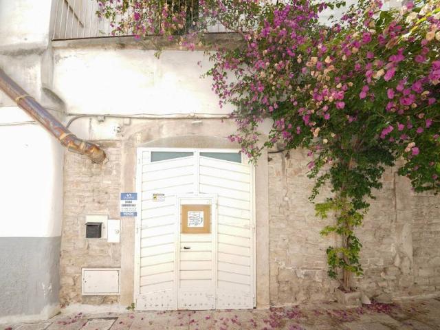 Locale Commerciale in vendita a Puglia, Bari