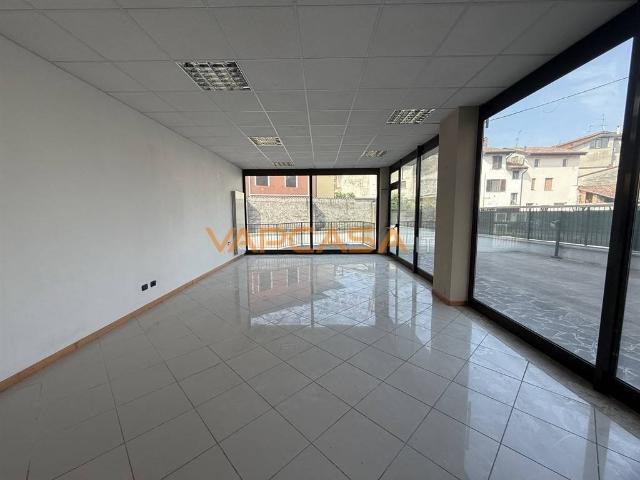 Locale Commerciale in vendita a Palosco, Lombardia