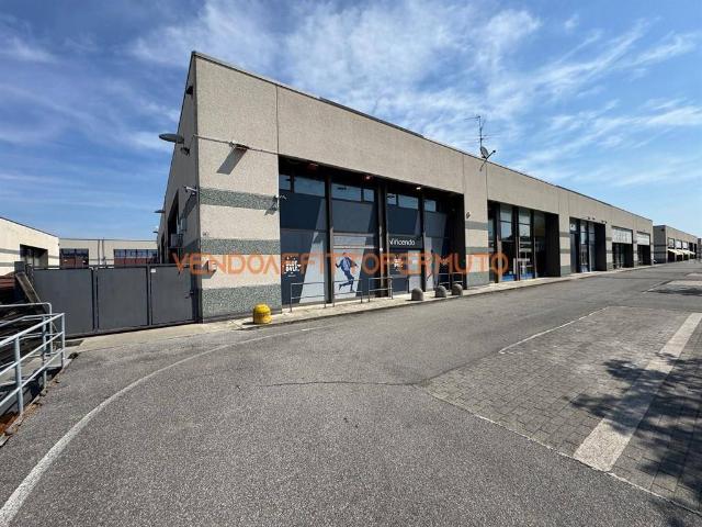 Locale Commerciale in vendita a Palosco, Lombardia