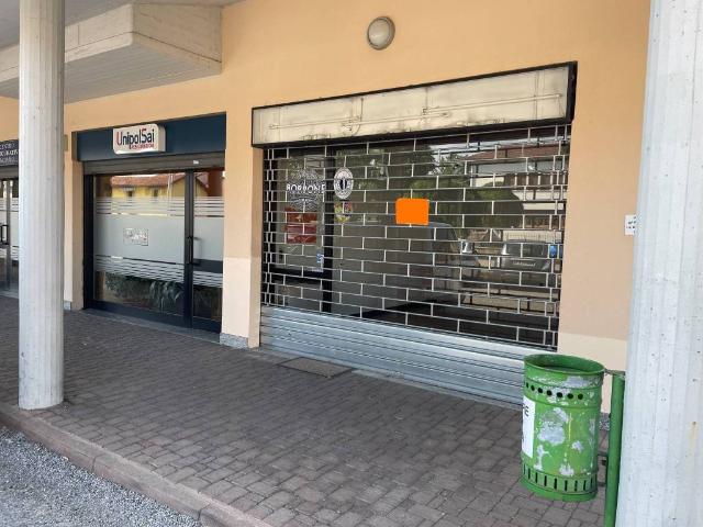 Locale Commerciale in vendita a Pandino, Lombardia