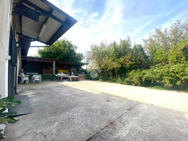 Locale Commerciale in vendita a Pandino, Lombardia