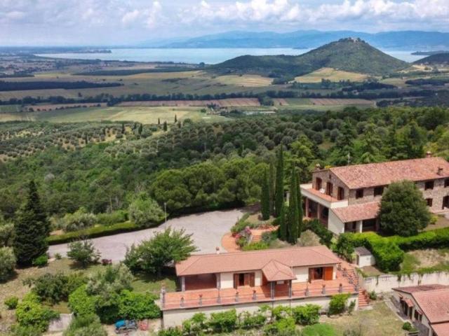 Locale Commerciale in vendita a Panicale, Umbria