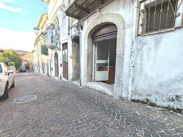 Locale Commerciale in vendita a Pannarano, Campania