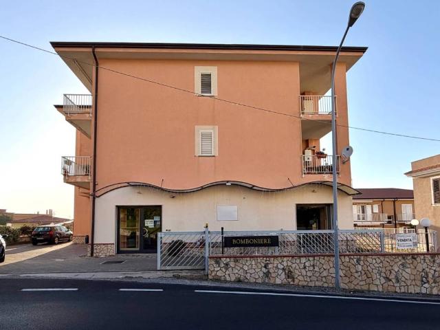 Locale Commerciale in vendita a Calabria, Cosenza