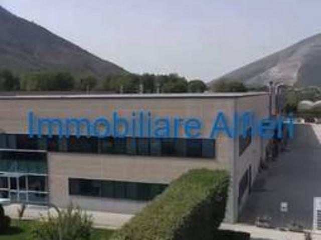 Locale Commerciale in vendita a Paolisi, Campania