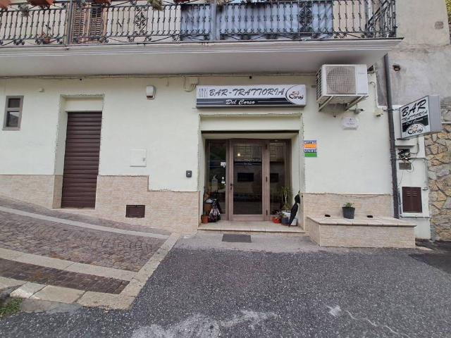 Locale Commerciale in vendita a Calabria, Cosenza