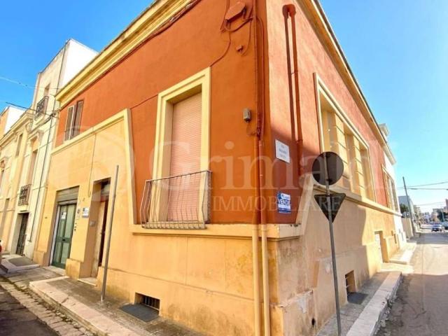 Locale Commerciale in vendita a Puglia, Lecce
