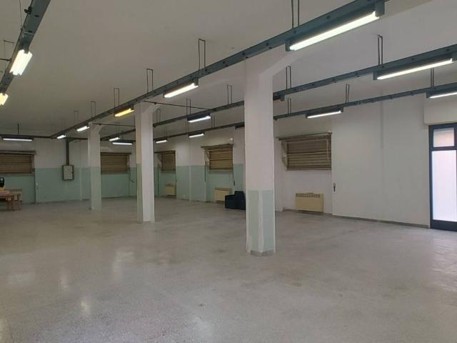 Locale Commerciale in vendita a Puglia, Lecce