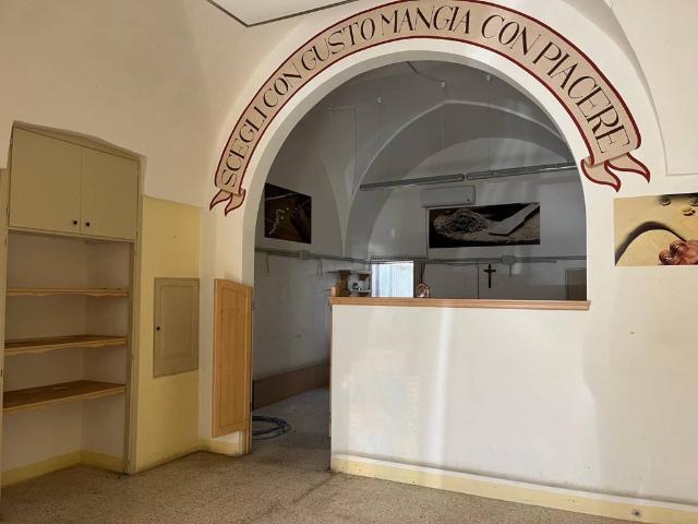 Locale Commerciale in vendita a Puglia, Lecce