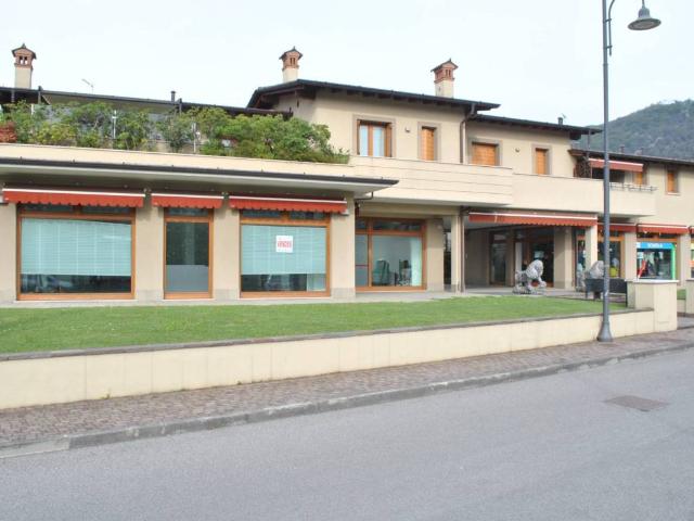 Locale Commerciale in vendita a Paratico, Lombardia