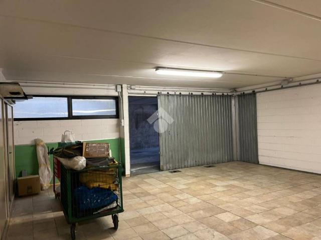 Locale Commerciale in vendita a Golese, Sorbolo