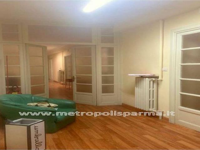 Locale Commerciale in vendita a Parma Centro, Parma
