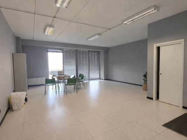 Locale Commerciale in vendita a San Martino, Sorbolo