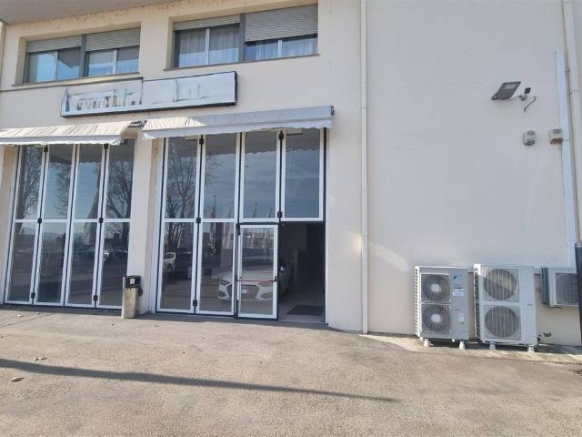 Locale Commerciale in vendita a Sorbolo, Reggio Emilia