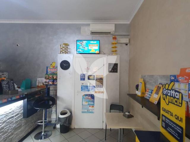 Locale Commerciale in vendita a Parma Centro, Sorbolo