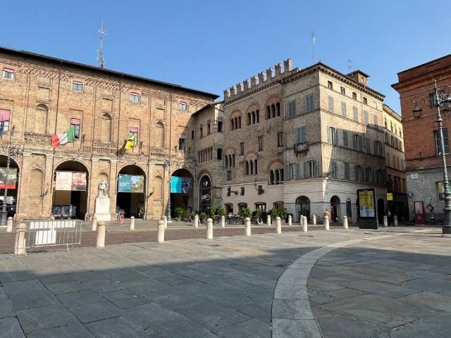 Locale Commerciale in vendita a Parma Centro, Sorbolo