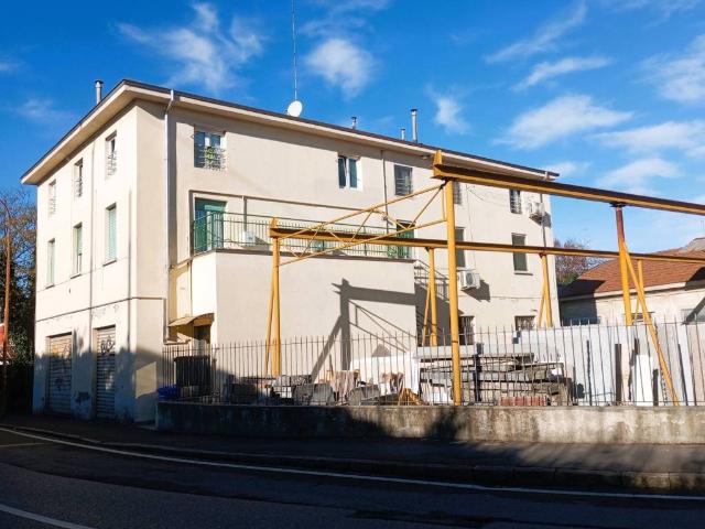 Locale Commerciale in vendita a San Leonardo, Parma