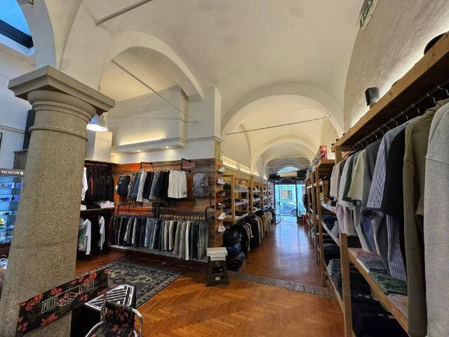 Locale Commerciale in vendita a Parma Centro, Parma