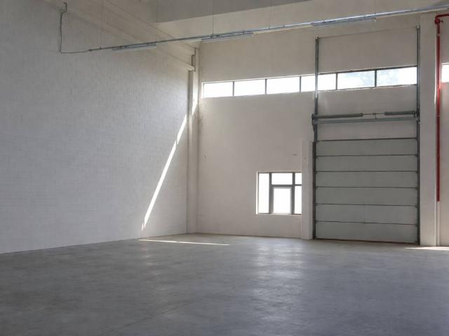 Locale Commerciale in vendita a Lubiana, Sorbolo