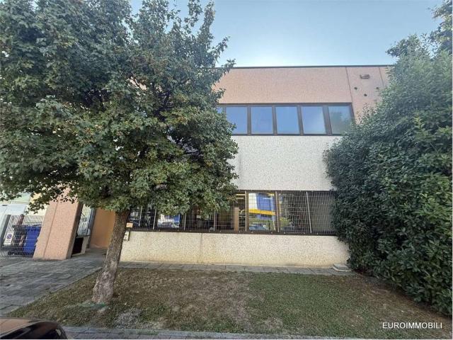 Locale Commerciale in vendita a San Lazzaro, Parma