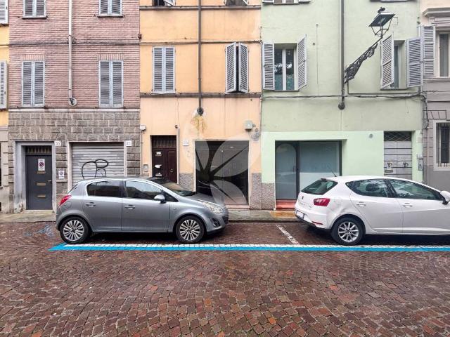 Locale Commerciale in vendita a Parma Centro, Sorbolo
