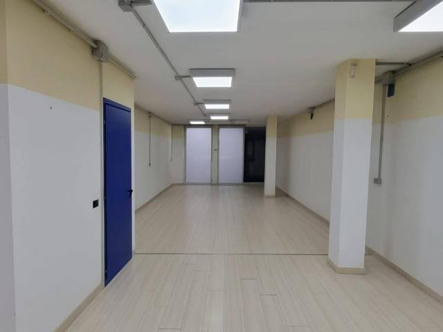 Locale Commerciale in vendita a Parma Centro, Sorbolo