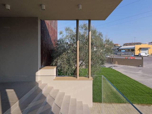 Locale Commerciale in vendita a Crocetta, Parma
