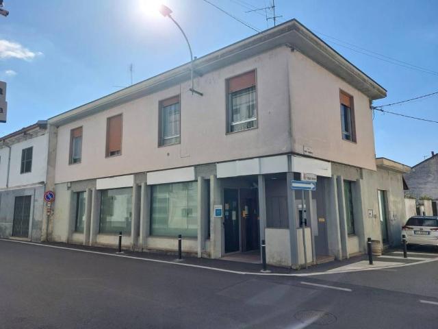 Locale Commerciale in vendita a Parona, Lombardia