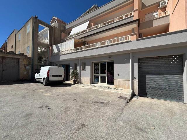 Locale Commerciale in vendita a Partanna, Sicilia