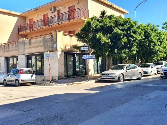 Locale Commerciale in vendita a Partinico, Sicilia