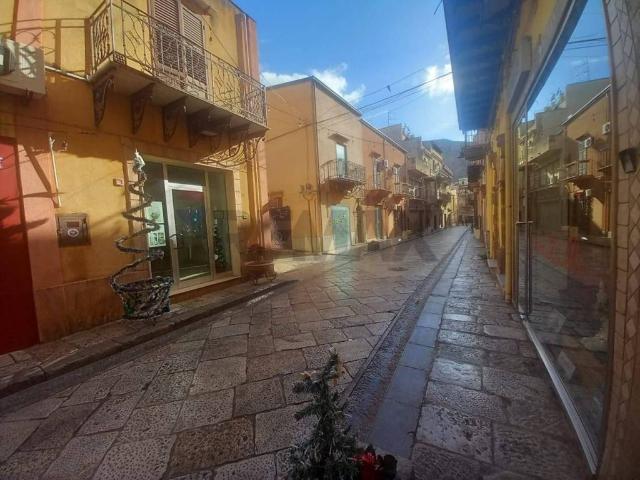 Locale Commerciale in vendita a Partinico, Sicilia